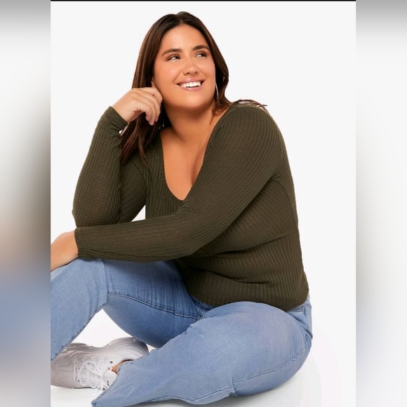 Half Button tee - Picture 3 of 5